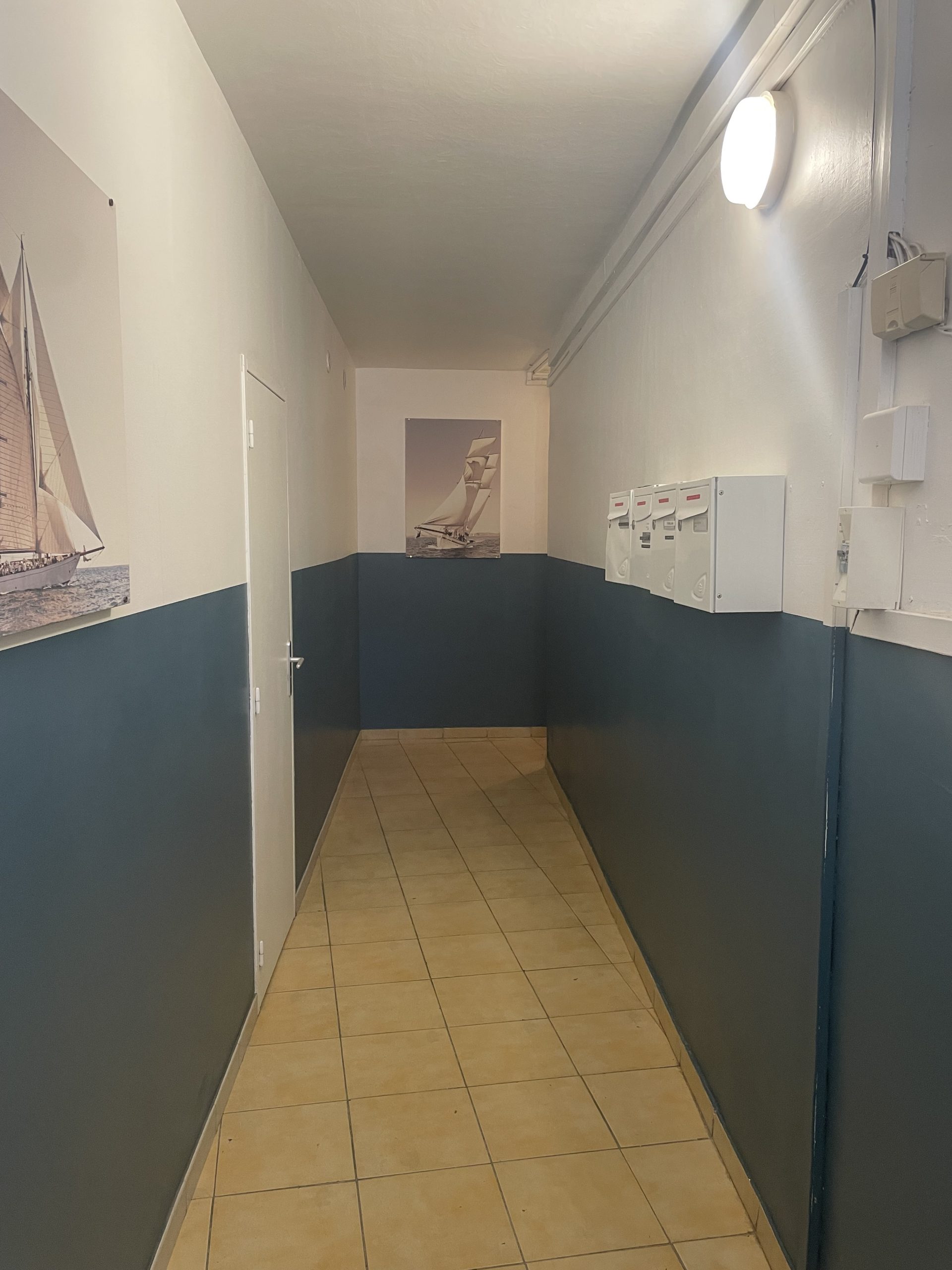 Carnoules (Var)appartement au bord d’une place provençale